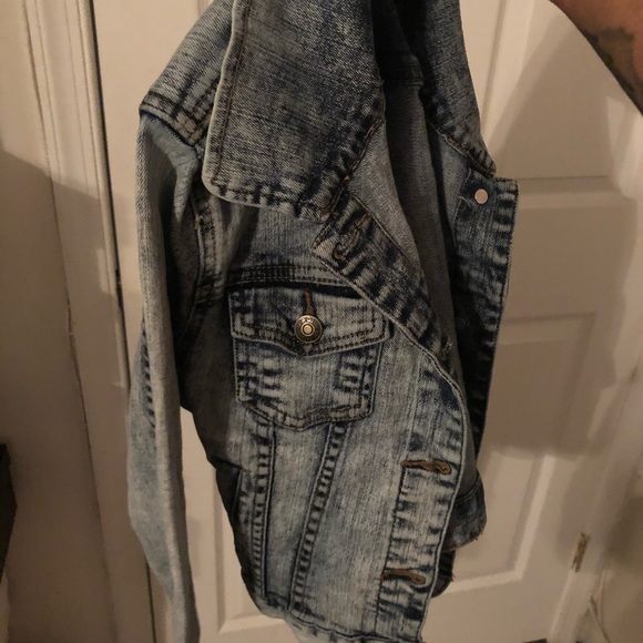 Jean jacket - Picture 1 of 3
